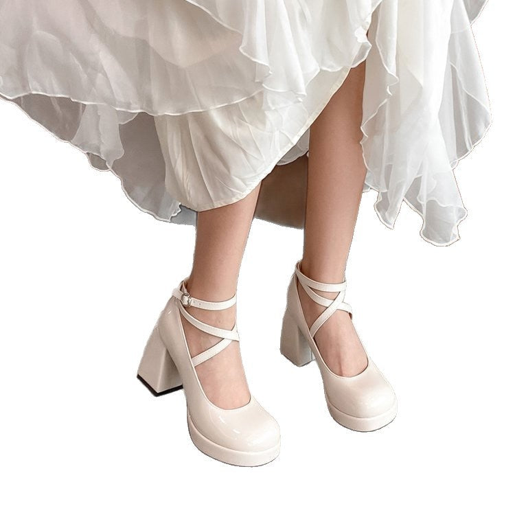 Damen Hochwertige Lack-Pumps mit verstellbarem Riemen und blockiertem Absatz Drune