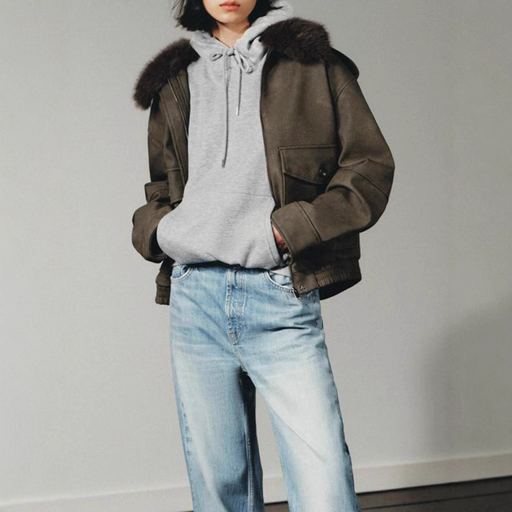Damen Kurzjacke im Aviator‑Style mit Kunstpelzkapuze und aufgesetzten Pattentaschen Drune