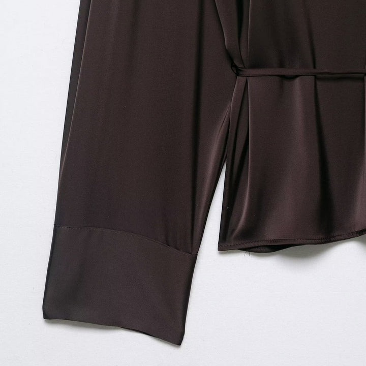 Damen Fließende Satin-Hemdbluse mit Tunnelzugtaillierung und verdeckter Knopfleiste Drune