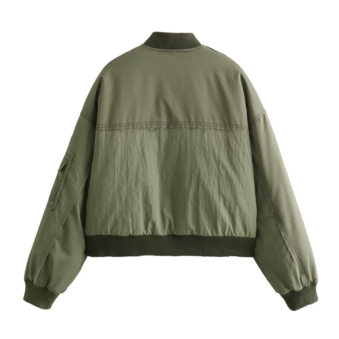 Damen nan kurz geschnittener Utility-Bomber mit Patchdetails, praktischen Brusttaschen und Ärmel-Reißverschluss Drune