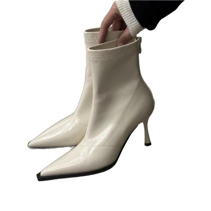 Damen Elegante spitz zulaufende Kurzstiefelette aus Lackoptik mit sculpted Kitten-Absatz Drune
