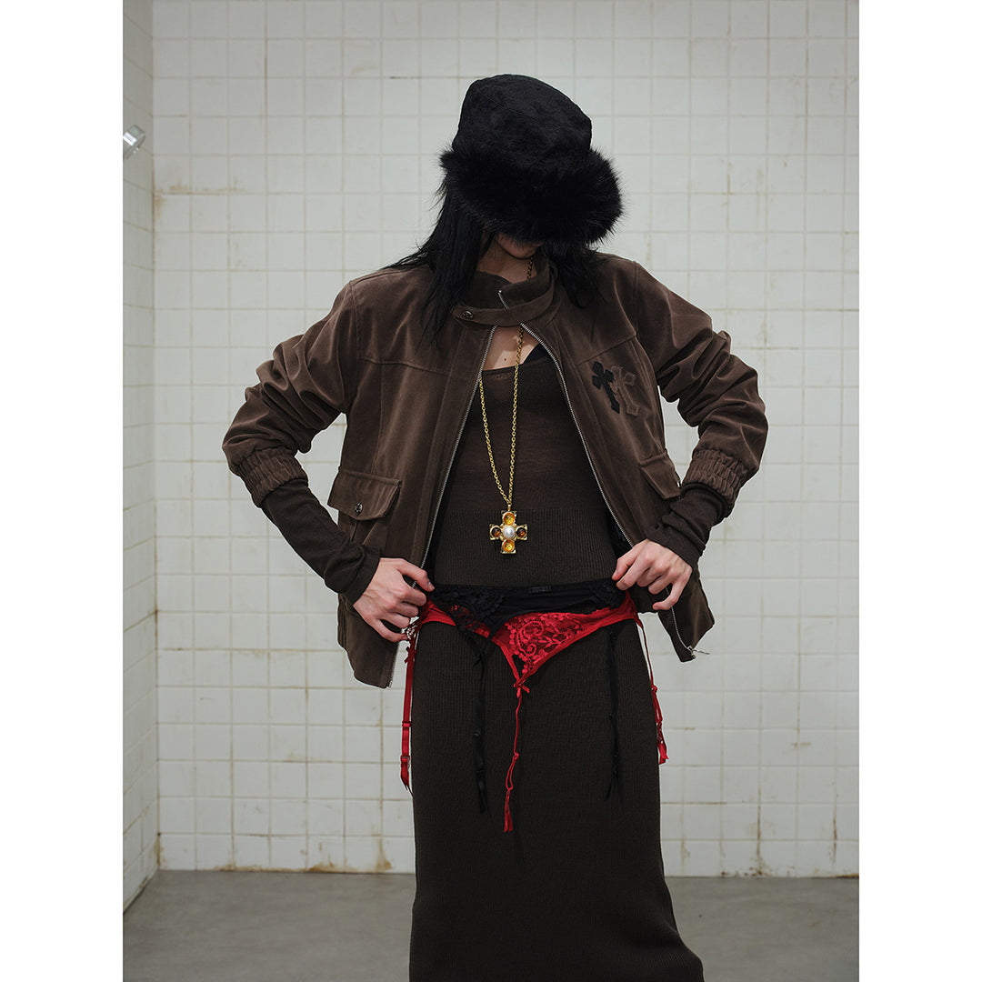 Herren Kurz geschnittener Velours‑Blousonjacke mit Funnelkragen, aufgesetzten Pattentaschen und Zierkreuz‑Applikation Drune