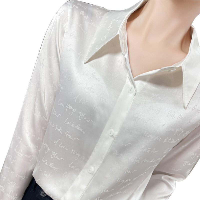 Damen Satinbluse mit zarter Jacquard‑Schrift, spitzem Hemdkragen und durchgehendem Knopfverschluss Drune