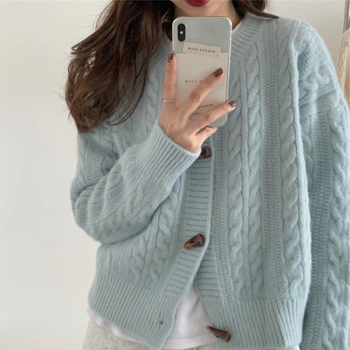 Damen Strickjacke mit Zopfmuster und eleganten Knopfdetails Drune