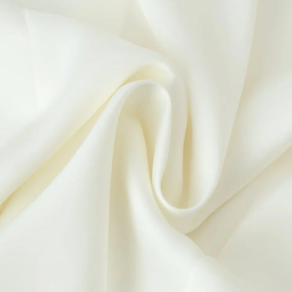 Damen Seidenähnliche Satinbluse mit durchgehender Knopfleiste und taillierenden Abnähern Drune