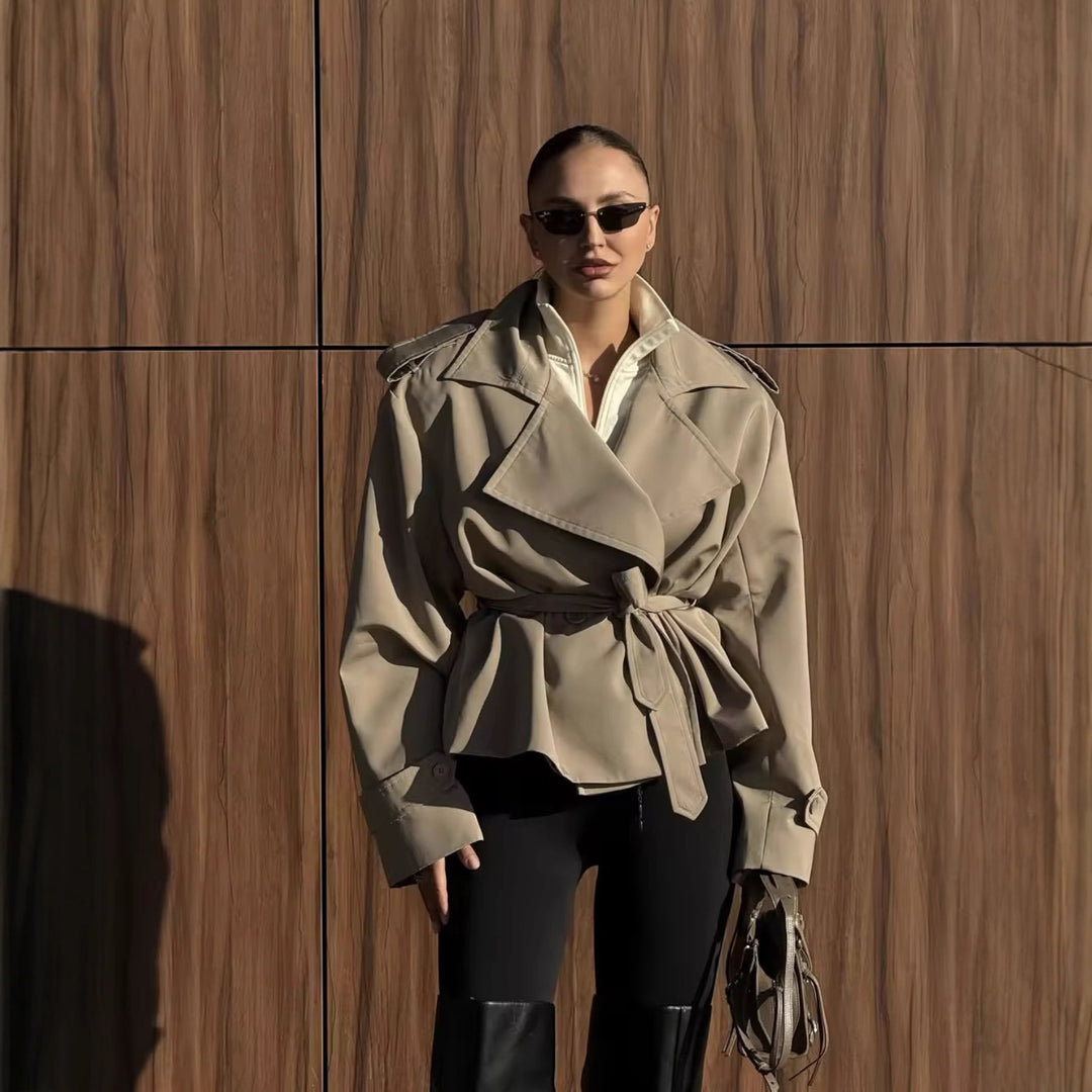 Damen 20+ kurzer doppeltreihiger Trenchblouson mit Taillengürtel und Epauletten Drune