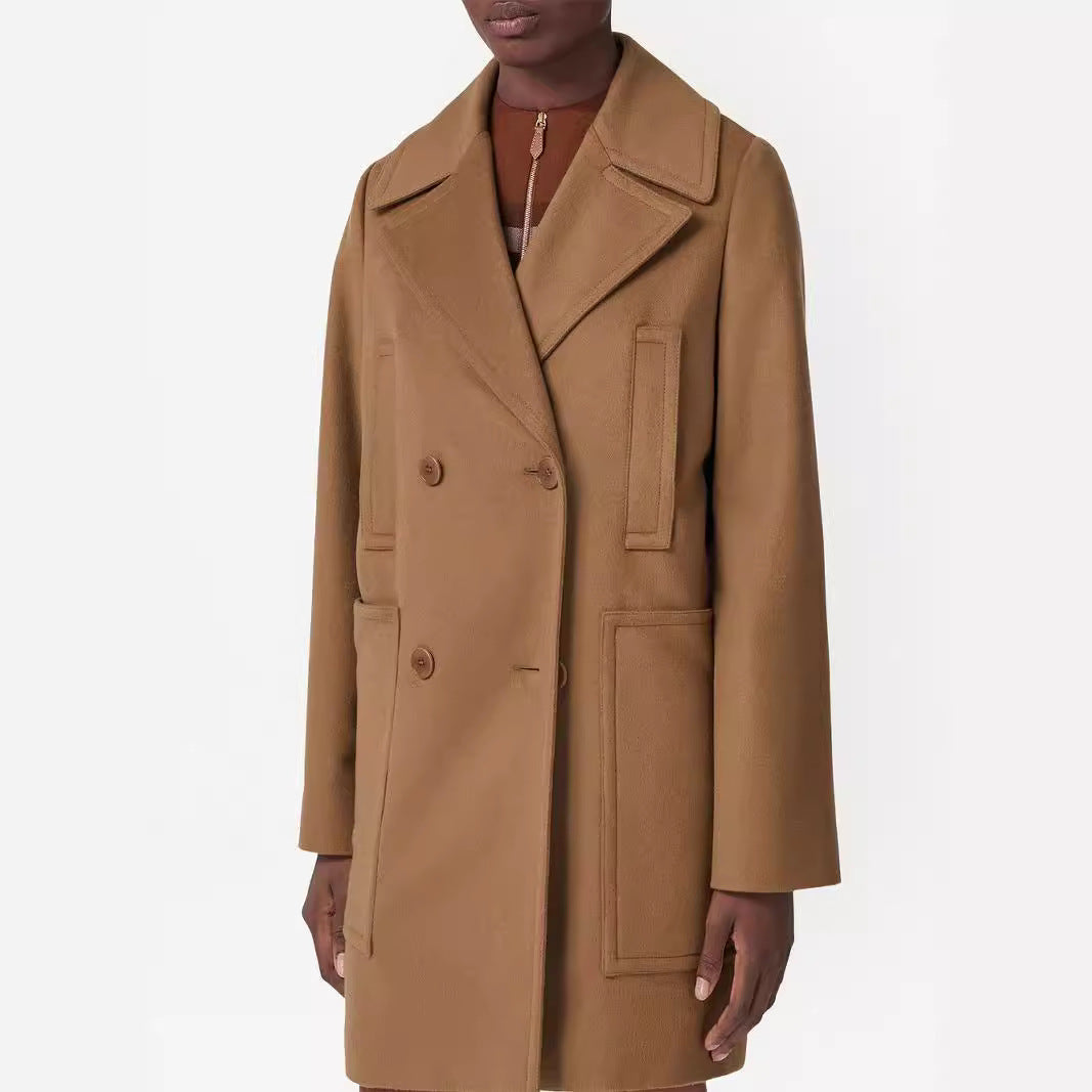 Damen Kurzmantel im minimalistischen Doppelreiher aus Wollmix mit weitem Revers Drune