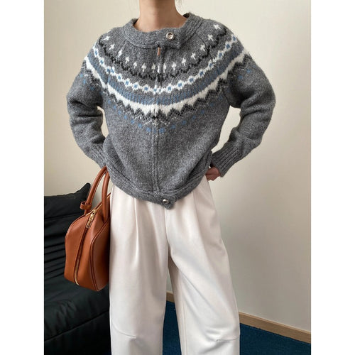 Damen gestrickte Designer-Jacke mit hochgezogenem Kragen und dekorativen Knöpfen Drune