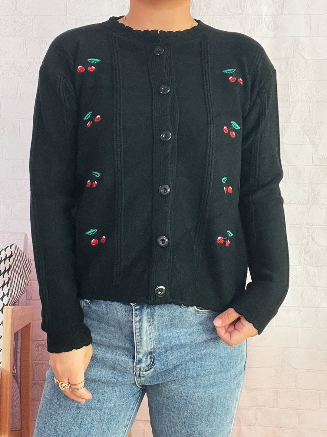 Damen verspielte Strickjacke mit Kirschenmotiv und Rüschenkragen Drune