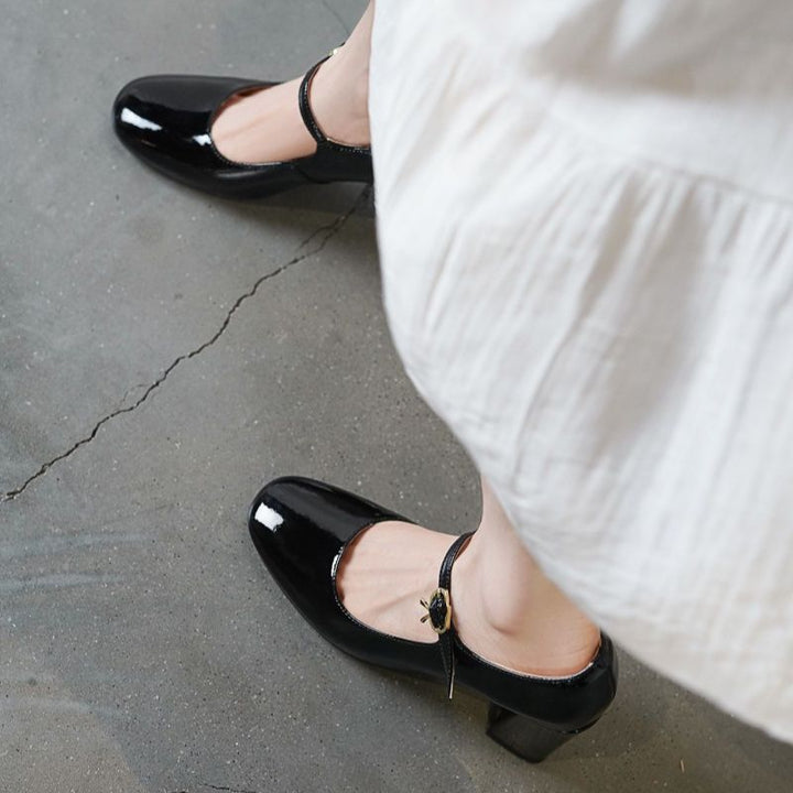 Damen Lack‑Mary‑Jane Pumps mit kleinem Blockabsatz und verstellbarem Knöchelriemen Drune