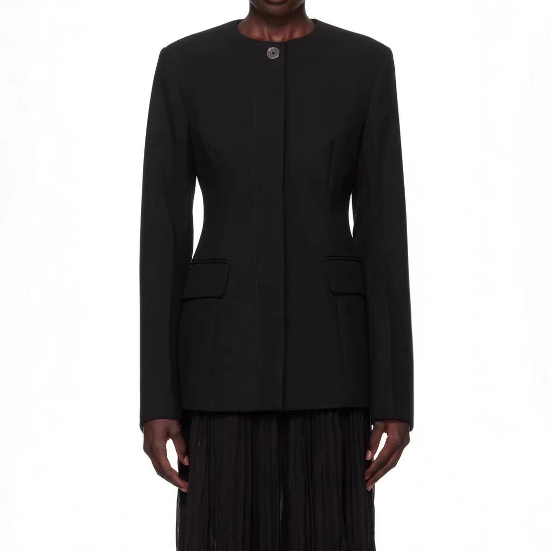 Damen taillierter Einreiher-Blazer mit Rundhalsausschnitt, verdeckter Knopfleiste und Pattentaschen Drune
