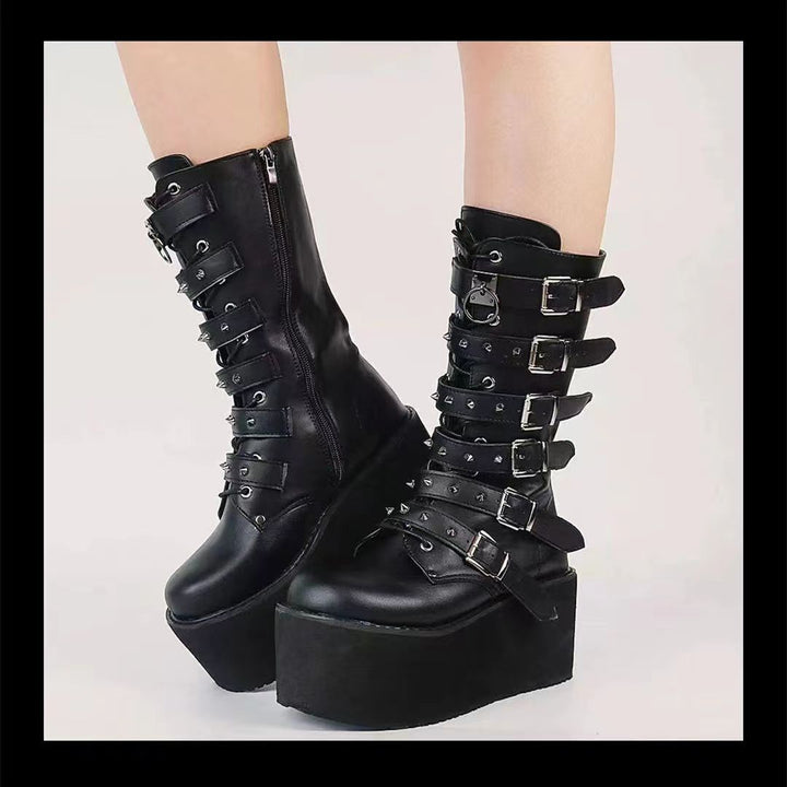 Damen nan hochschaftige Lack-Plateau-Stiefel mit mehrfach verstellbaren Schnallen und herzförmigen Nieten Drune