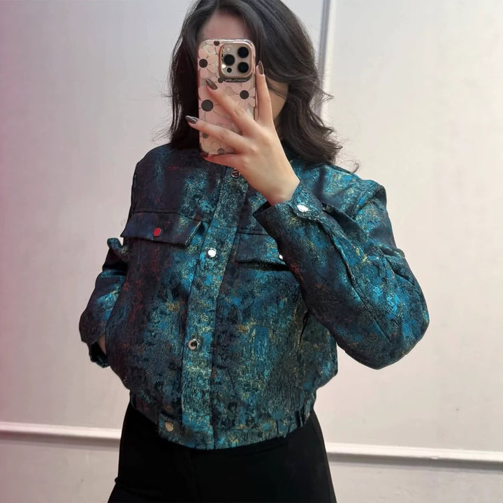 Damen Kurze Jacke im Metallic-Jacquard mit Druckknopf-Leiste und Pattentaschen Drune