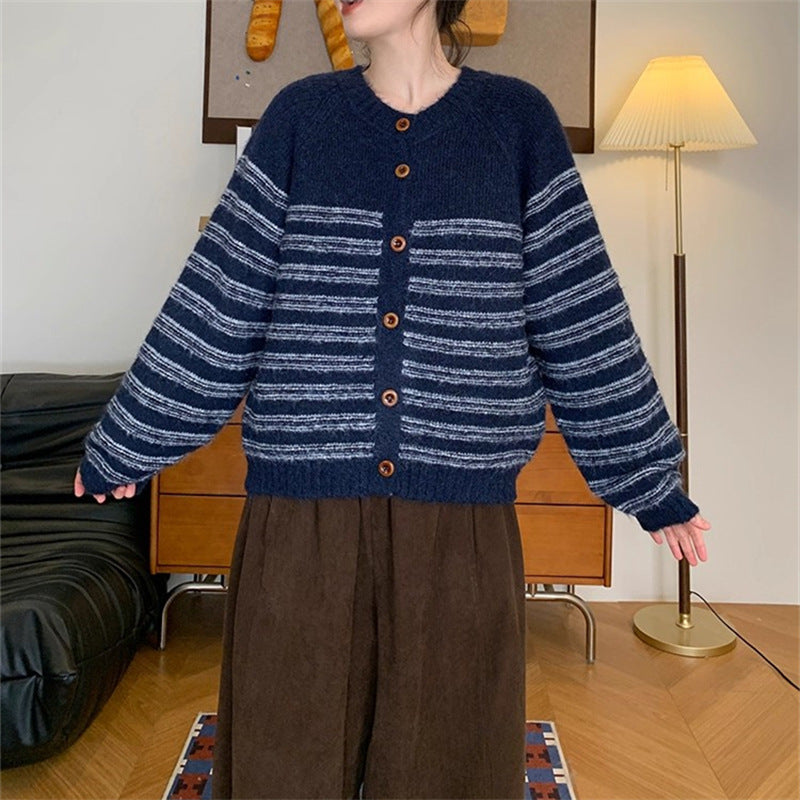 Damen Grobstrickjacke mit modernen Streifen und Knopfdetails Drune