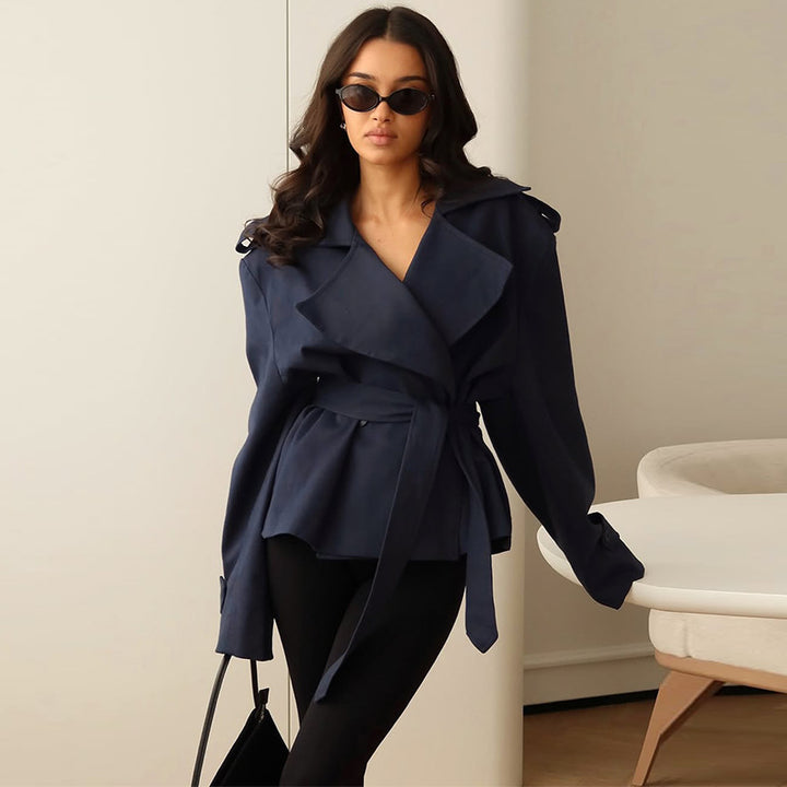 Damen Cropped-Trenchjacke mit doppelter Knopfleiste, Taillengürtel und Schulterriegeln Drune