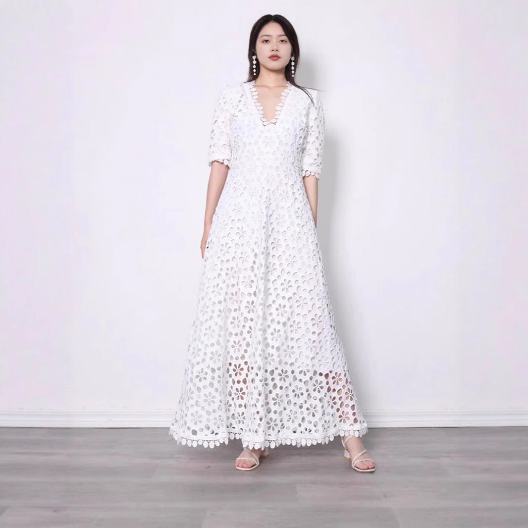 Damen Elegantes Maxikleid mit floralen Cut-Outs und Spitzenkragen Drune