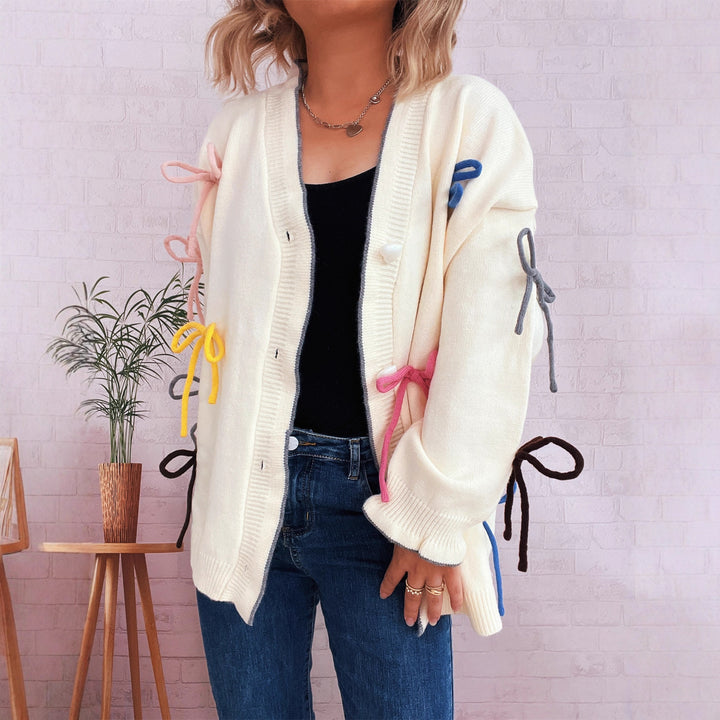 Damen Strickjacke mit bunten Schleifenakzenten und oversized Schnitt Drune