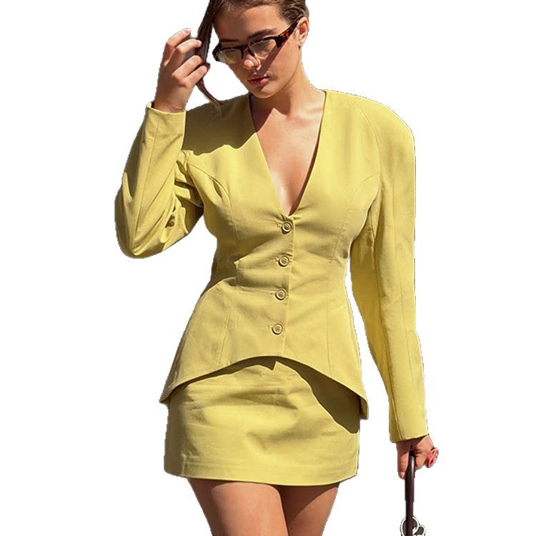 Damen Tailliertes Blazer-Set mit tiefem V-Ausschnitt, markantem Schößchen und figurbetontem Minirock Drune