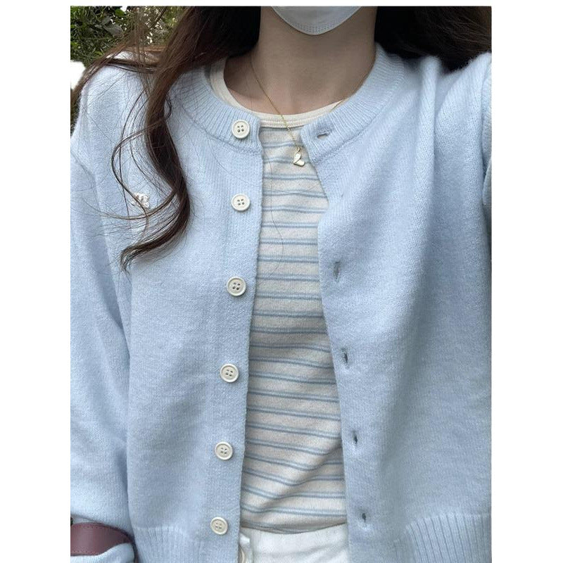 Damen kuschelige Strickjacke mit elegantem Rundhalsausschnitt und edlen Knopfdetails Drune