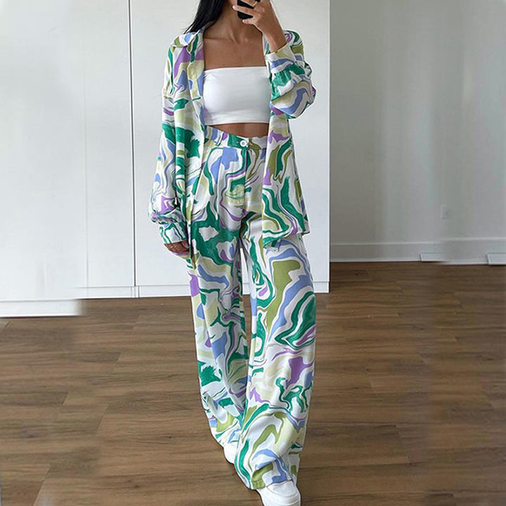 Damen Set mit weiten Hosen und lässiger Bluse im modernen Muster Drune