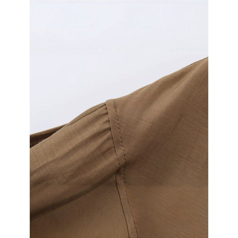Damen Kurz geschnittene plissierte Blousonjacke mit Ballonärmeln und Smockbund Drune