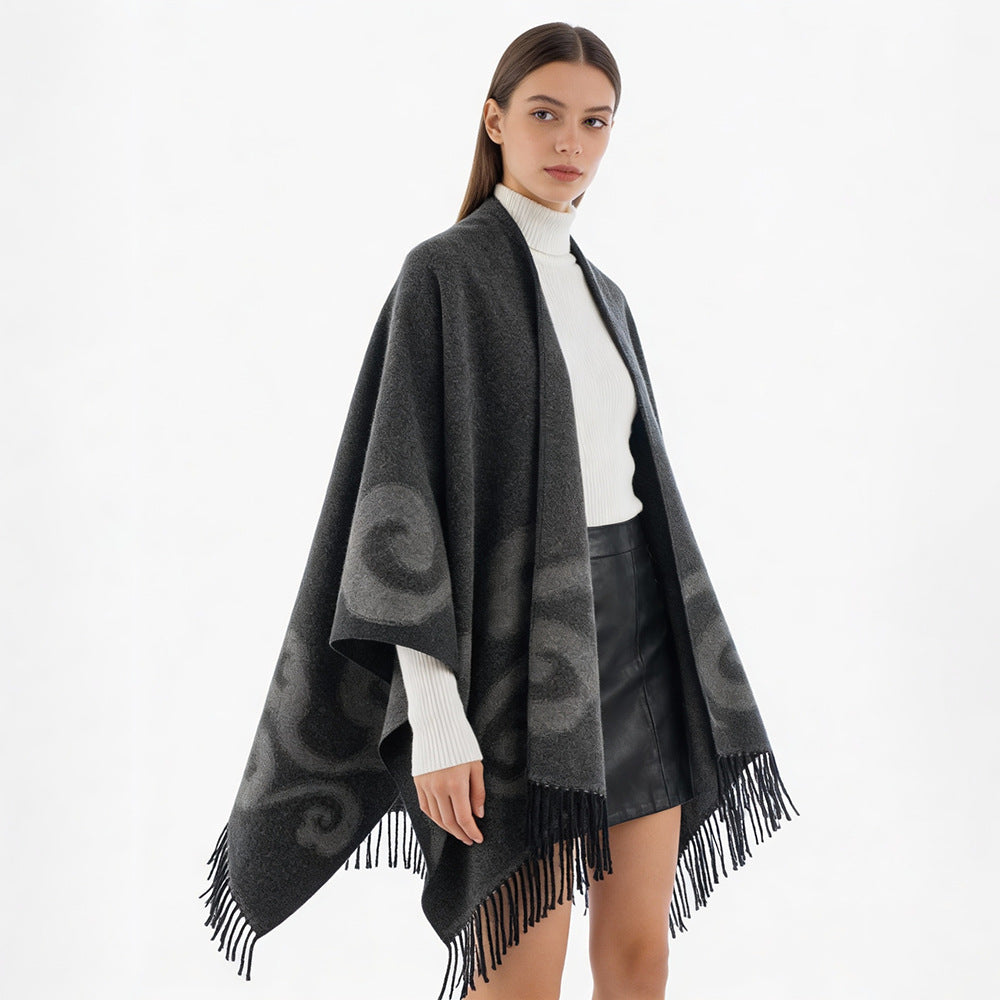 Damen Wollmix-Poncho mit Jacquard‑Wirbelmuster, V-Ausschnitt und Fransen Drune