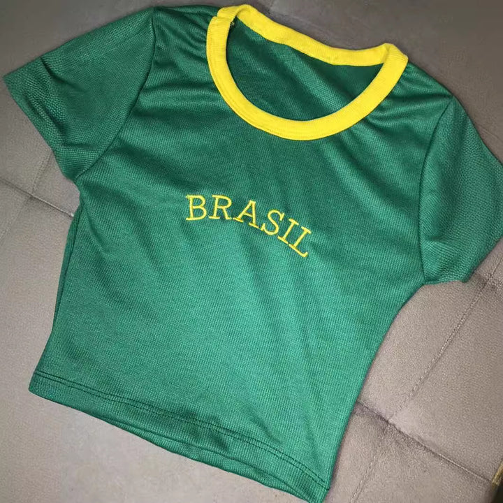 Damen Crop T-Shirt mit Brasil Schriftzug und bunten Akzenten Drune