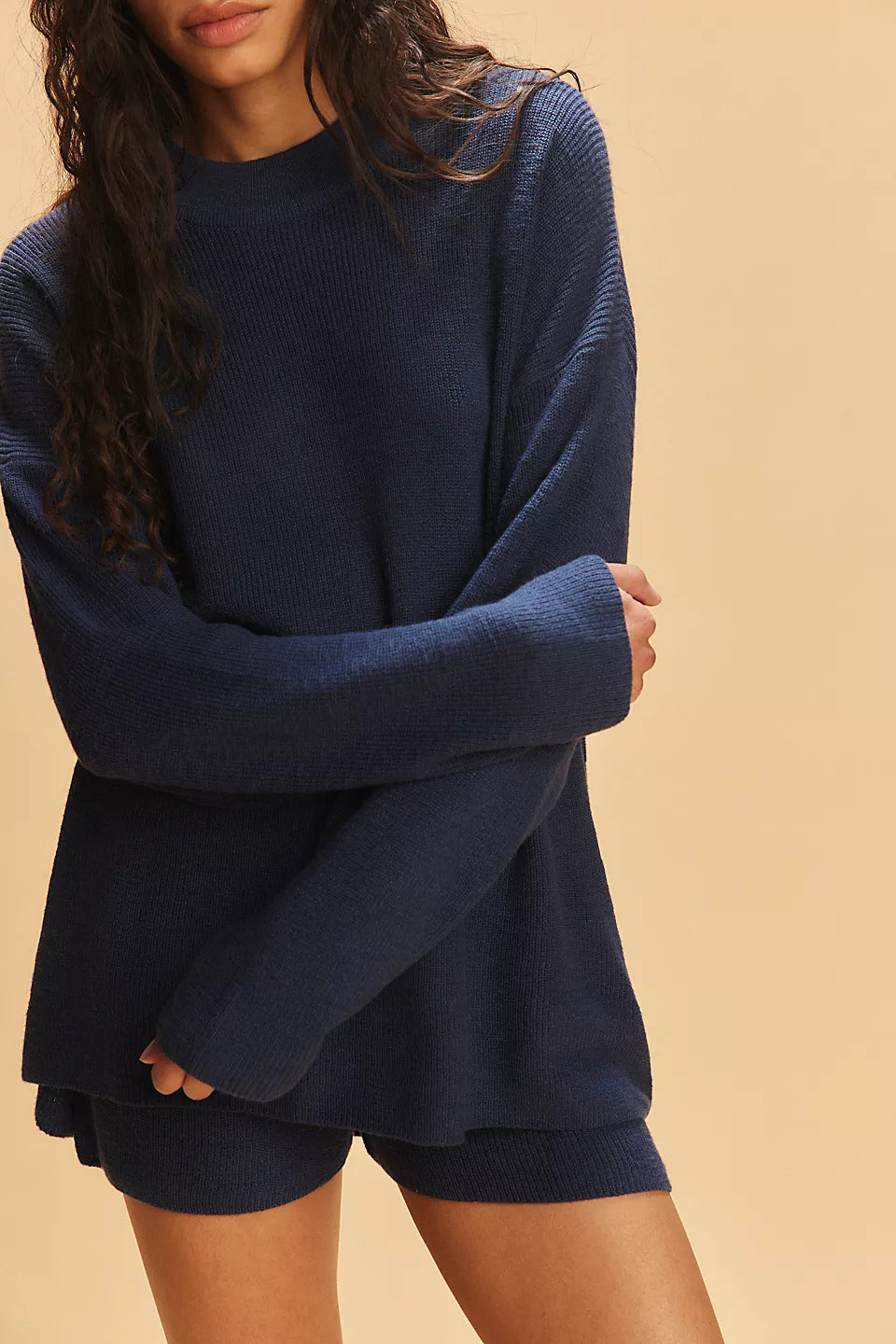 Damen Lässiges Strick-Set mit oversized Pullover und kurzen Hosen Drune