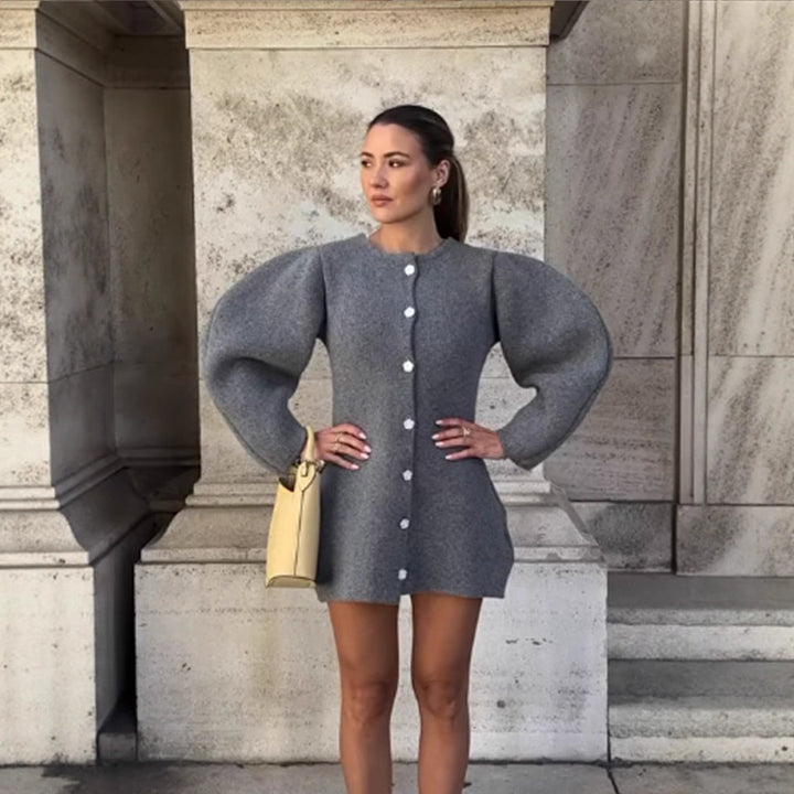 Damen Strickkleid mit voluminösen Ärmeln und eleganten Knopfdetails Drune