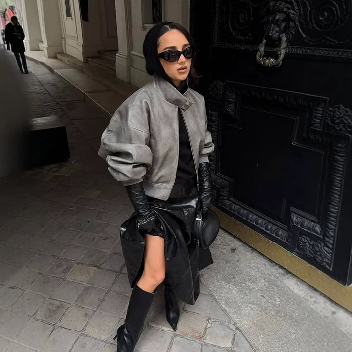 Damen Kurzer Oversize‑Lederimitat‑Bomber mit hohem Stehkragen und Druckknopfdetails Drune
