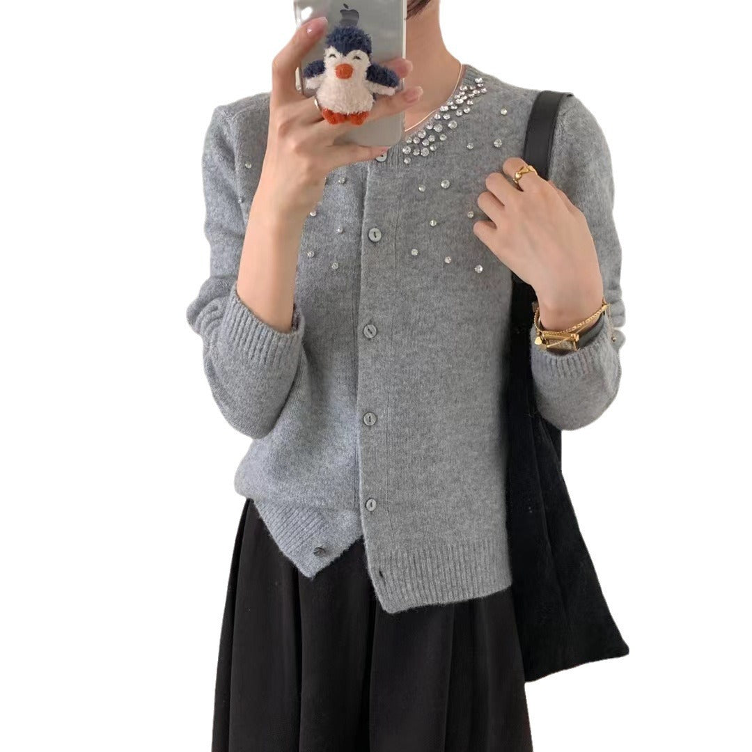 Damen Strickjacke mit eleganten Perlenapplikationen und klassischem Rundhalsausschnitt Drune