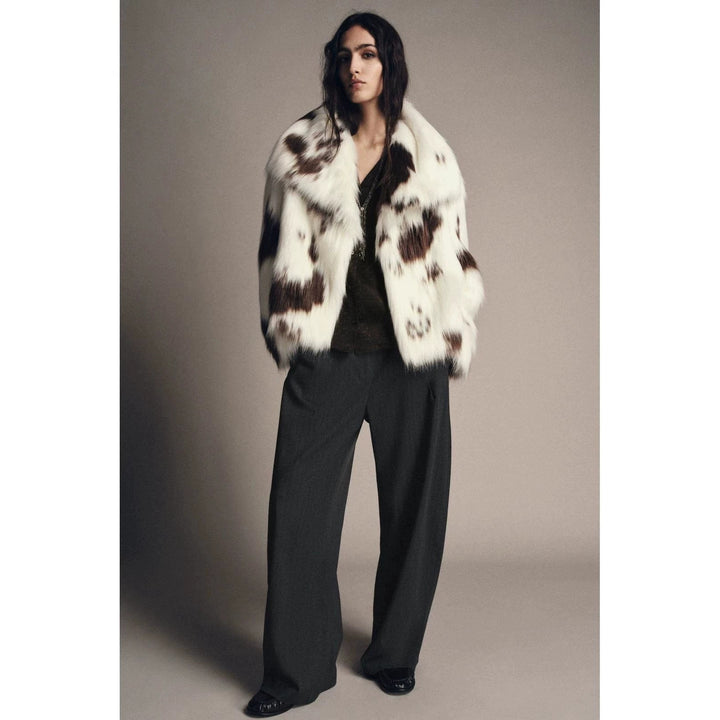 Damen Kurzmantel aus gepunktetem Hochflor-Faux-Fur mit voluminösem Schalkragen Drune