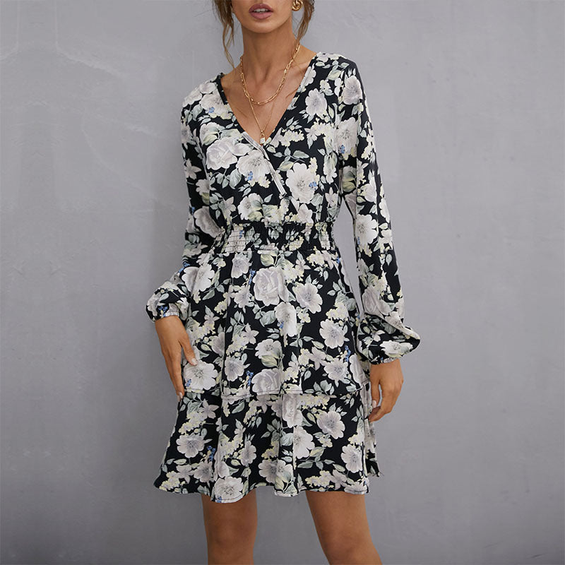 Damen Florales Minikleid mit Wickeloberteil, Smok-Taillenband und Stufenrock Drune