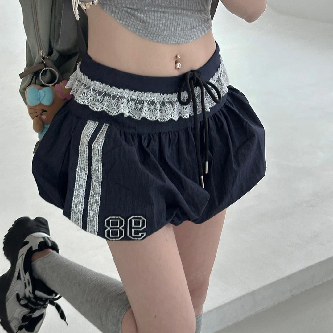 Damen sportliche Shorts mit Spitzenakzenten und elastischem Bund Drune