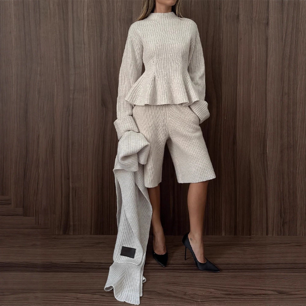 Damen Feinstrick-Zweiteiler mit tailliertem Peplum-Pullover und High-Waist-Bermuda Drune