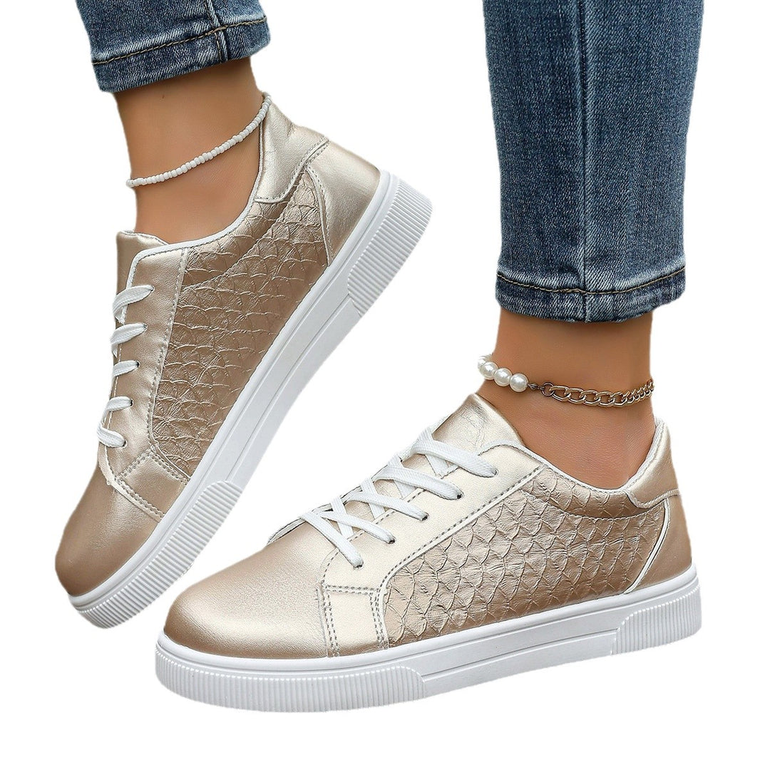 Damen Flache Sneaker mit Metallic‑Finish und geprägter Seitenstruktur Drune