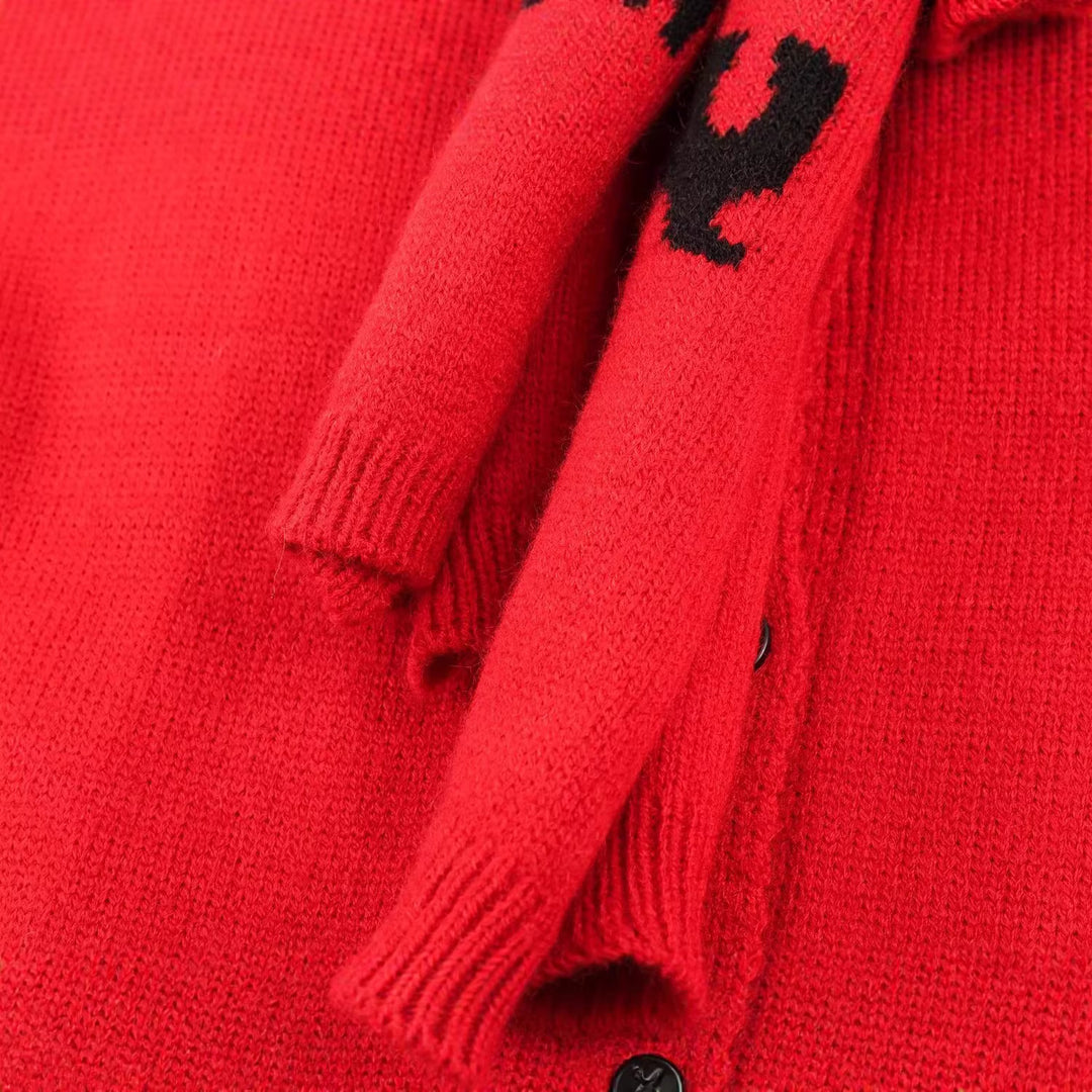 Damen Gestrickte Kurzjacke mit integriertem Schal und Hundeintarsie Drune