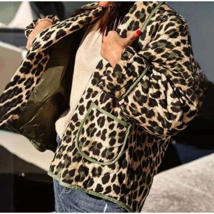 Damen modischer Steppjacke mit Leo-Muster und Taschen Drune
