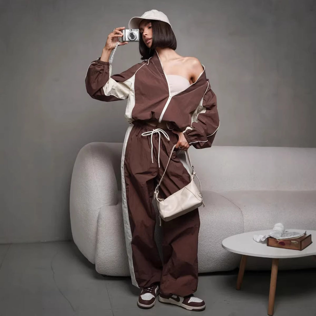 Damen sportlich-elegantes Trackset mit Stehkragen, Reißverschlussjacke und weitem Seitenstreifen-Hose Drune