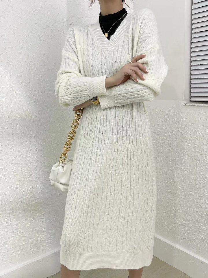 Damen Strickkleid mit Zopfmuster und tiefem V-Ausschnitt Drune