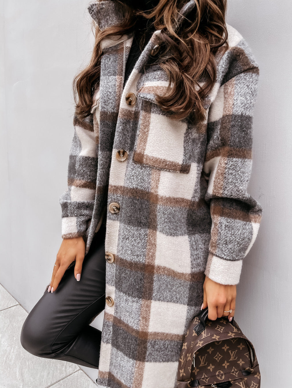 Damen Karierter Wollmantel mit Knopfdetails und praktischen Taschen Drune