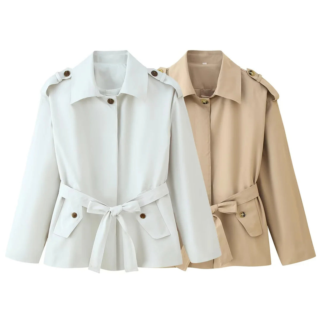 Damen nan taillierte Kurztrenchjacke mit Bindegürtel, Schulterklappen und Pattentaschen Drune