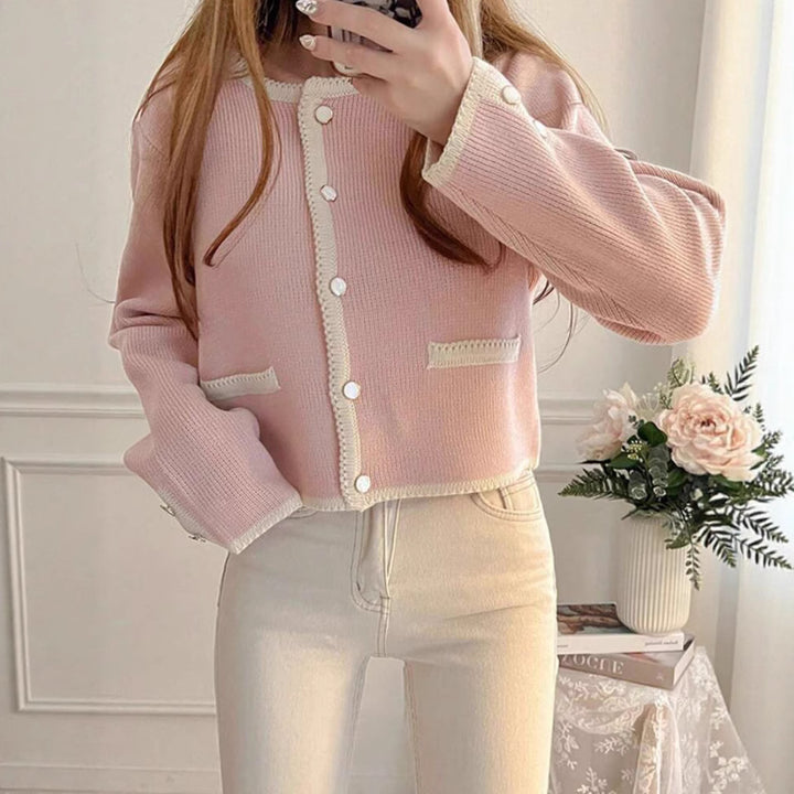 Damen Kurzgeschnittener gerippter Cardigan mit kontrast‑Häkelkante, Zierknopfleiste und Taschenleisten Drune