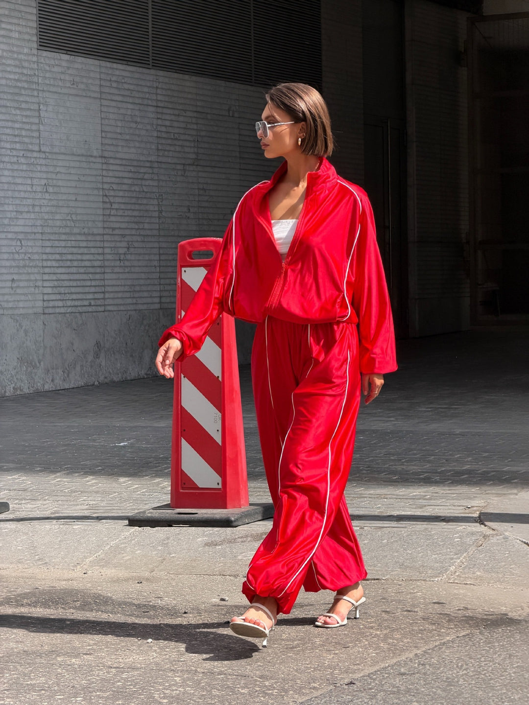 Damen Satin-Trainingsanzug mit Reißverschlussjacke und weiter Gummibund-Hose Drune