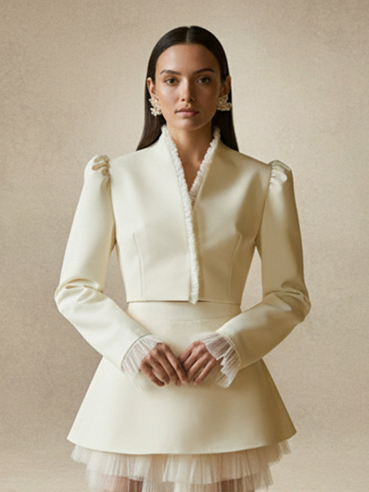 Damen Kurzblazer mit taillierter Cropped-Silhouette, gerafften Schultern und zarten Tüllmanschetten Drune