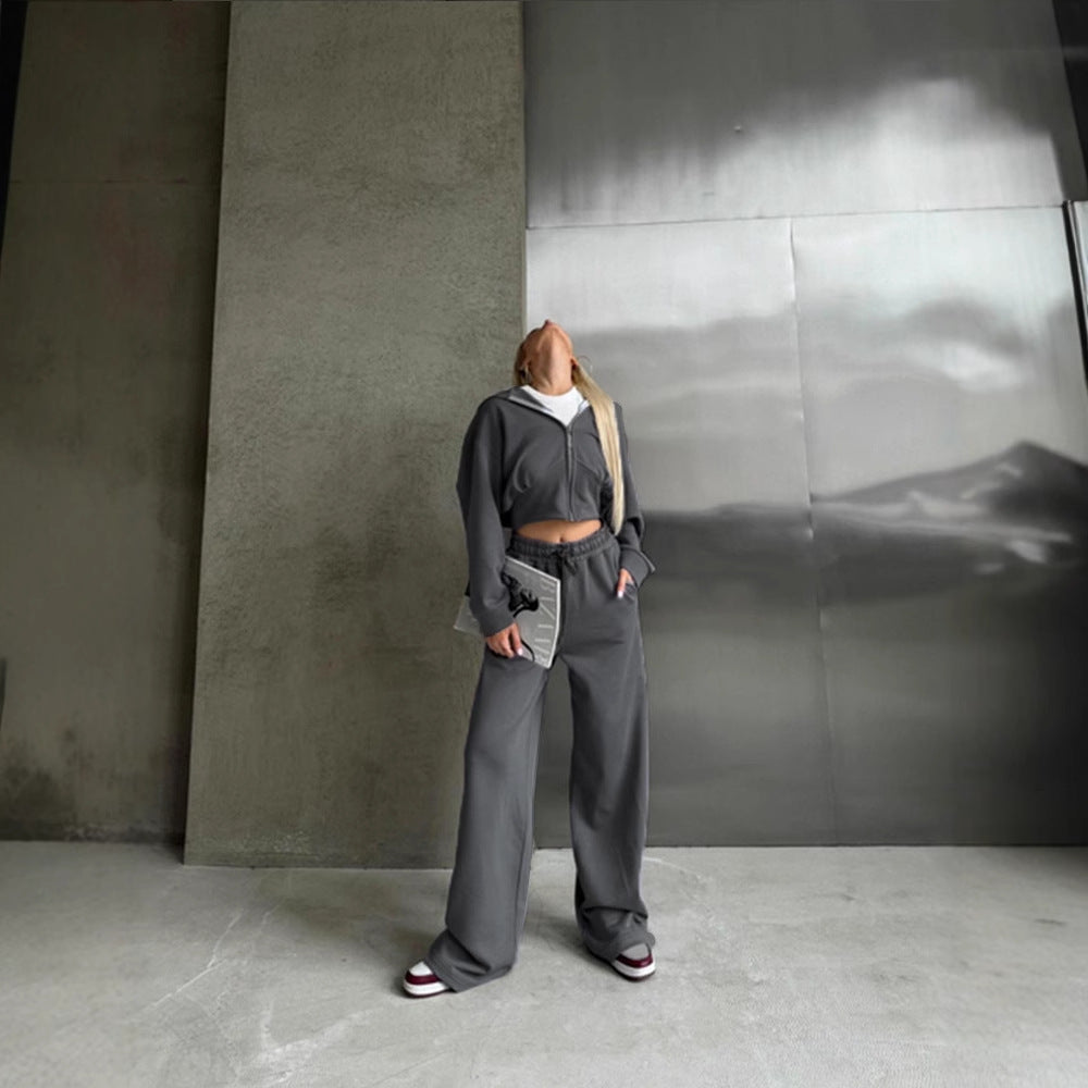 Damen sportliches Ensemble mit cropped Oberteil und weiten Hosen Drune