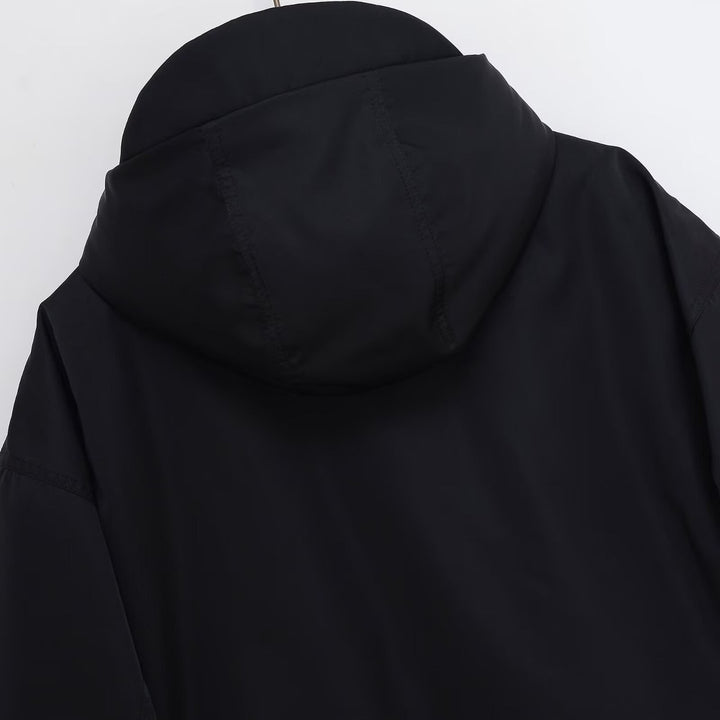 Damen Kurze boxy Funktionsjacke mit Kapuze, wattierter Isolierung und diagonalen Reißverschlusstaschen Drune