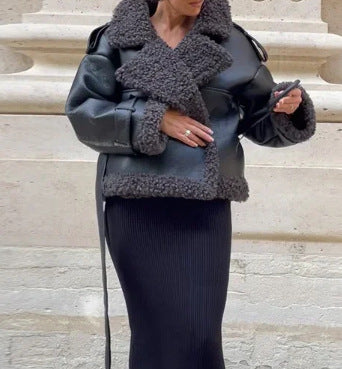 Damen Kunstfelljacke mit stylishen Details und oversized Schnitt Drune