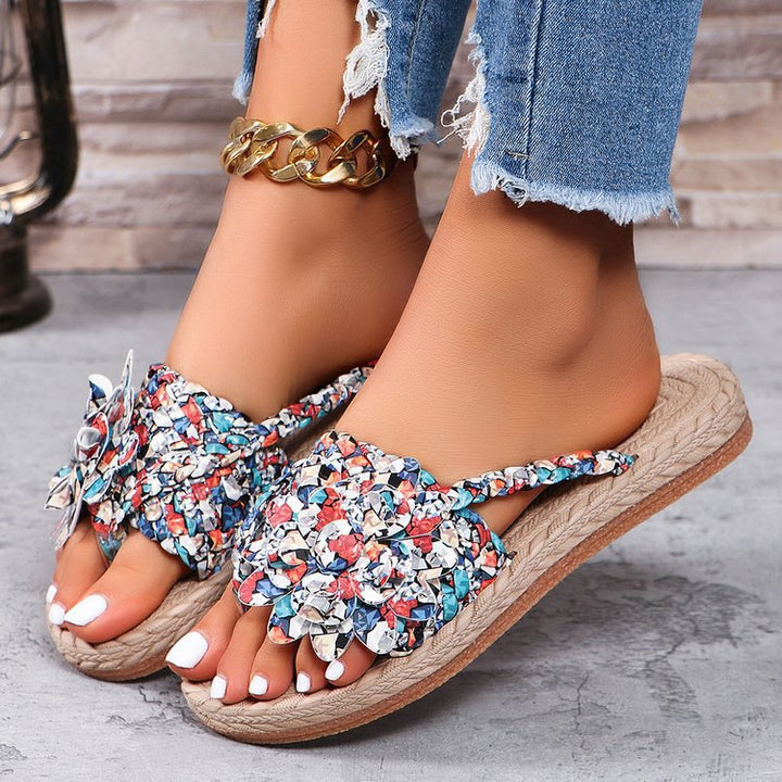 Damen Geflochtene Zehentrenner‑Sandalen mit XXL‑Blütenapplikation und gepolstertem Komfortfußbett Drune