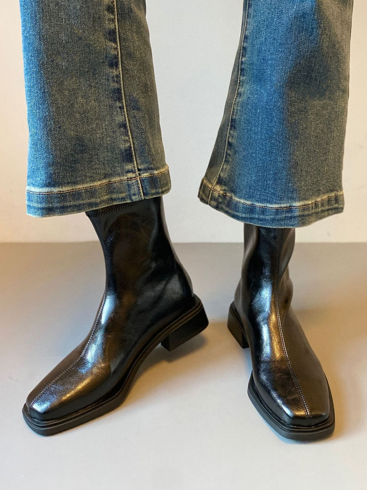 Damen Stiefelette im Reitstiefel‑Look aus softem Glattleder mit quadratischer Kappnaht und gestapeltem Blockabsatz Drune